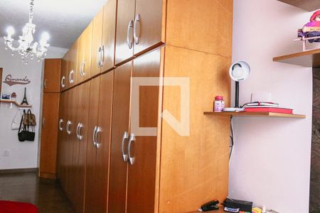Casa à venda com 241m², 4 quartos e 3 vagas Casa à venda com 241m², 4 quartos e 3 vagasQuarto 4