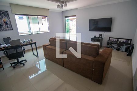 Casa à venda com 683m², 4 quartos e 3 vagasEscritório