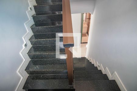 Casa à venda com 683m², 4 quartos e 3 vagasEscadas