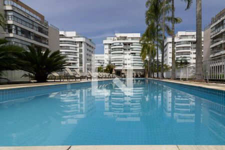 Apartamento à venda com 86m², 3 quartos e 2 vagas Apartamento à venda com 86m², 3 quartos e 2 vagasÁrea comum - Piscina