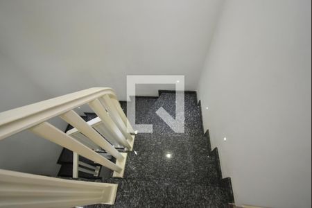 Casa à venda com 200m², 2 quartos e 3 vagasEscada