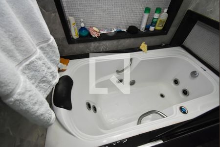 Casa à venda com 200m², 2 quartos e 3 vagasBanheiro da Suíte 1