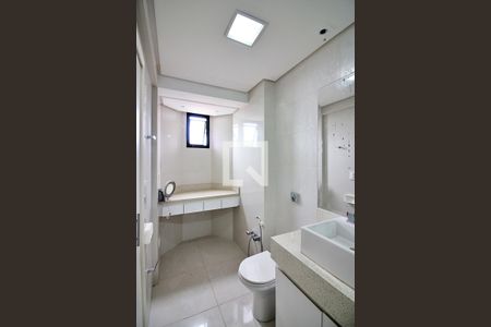 Apartamento à venda com 500m², 4 quartos e 6 vagasBanheiro da Suíte 1