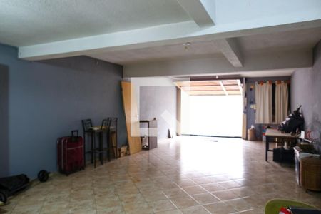 Casa à venda com 264m², 4 quartos e 6 vagas Casa à venda com 264m², 4 quartos e 6 vagasGaragem