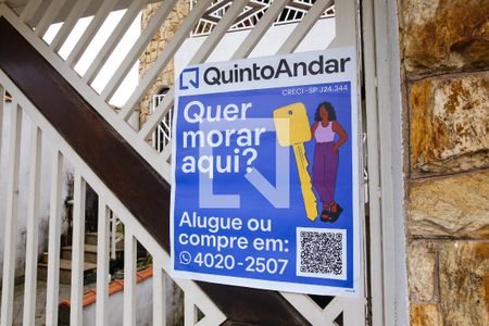 Casa à venda com 264m², 4 quartos e 6 vagas Casa à venda com 264m², 4 quartos e 6 vagasPlaquinha