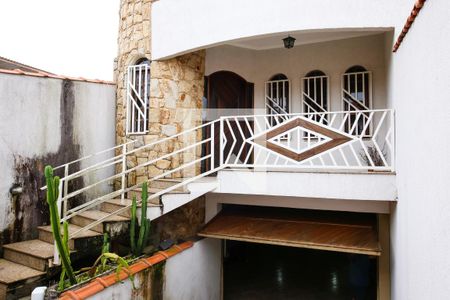 Casa à venda com 264m², 4 quartos e 6 vagas Casa à venda com 264m², 4 quartos e 6 vagasFachada