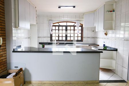 Casa à venda com 264m², 4 quartos e 6 vagas Casa à venda com 264m², 4 quartos e 6 vagasCozinha