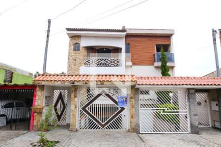 Casa à venda com 264m², 4 quartos e 6 vagas Casa à venda com 264m², 4 quartos e 6 vagasFachada