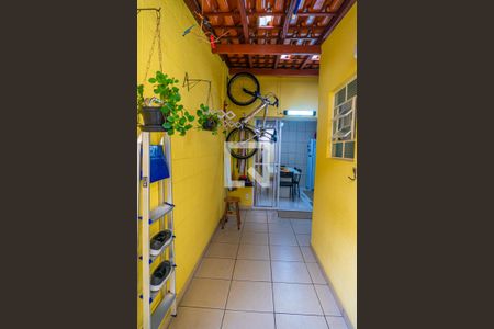 Casa de condomínio à venda com 104m², 2 quartos e 1 vagaQuintal