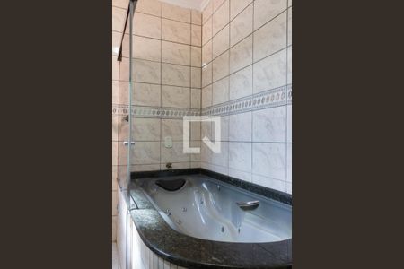 Casa à venda com 225m², 2 quartos e 7 vagasBanheiro da Suíte 1