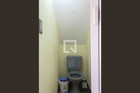 Casa à venda com 225m², 2 quartos e 7 vagasBanheiro de serviço