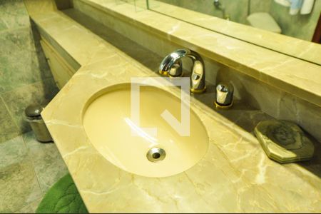 Casa à venda com 550m², 4 quartos e 4 vagas Casa à venda com 550m², 4 quartos e 4 vagasBanheiro da Suíte 2