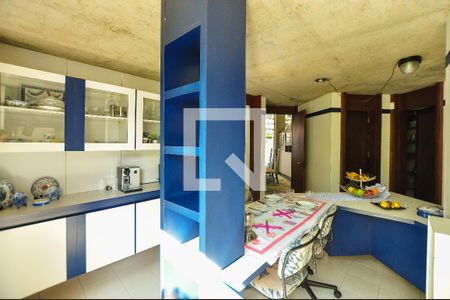 Casa à venda com 550m², 4 quartos e 4 vagas Casa à venda com 550m², 4 quartos e 4 vagasCozinha