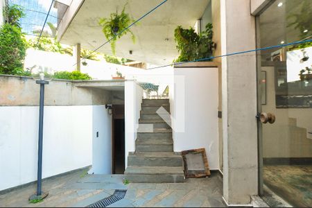 Casa à venda com 550m², 4 quartos e 4 vagas Casa à venda com 550m², 4 quartos e 4 vagasQuintal