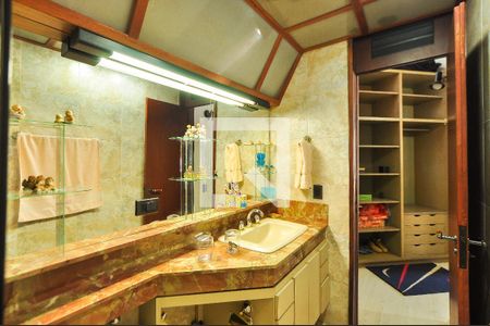 Casa à venda com 550m², 4 quartos e 4 vagas Casa à venda com 550m², 4 quartos e 4 vagasBanheiro da Suíte 1