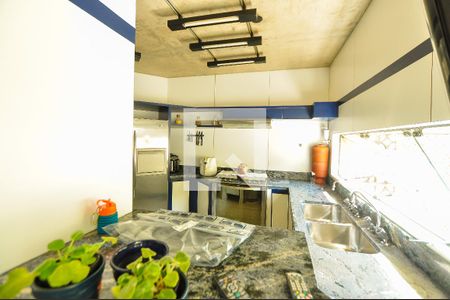 Casa à venda com 550m², 4 quartos e 4 vagas Casa à venda com 550m², 4 quartos e 4 vagasCozinha