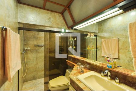 Casa à venda com 550m², 4 quartos e 4 vagas Casa à venda com 550m², 4 quartos e 4 vagasBanheiro da Suíte 1