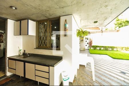 Casa à venda com 550m², 4 quartos e 4 vagas Casa à venda com 550m², 4 quartos e 4 vagasChurrasqueira