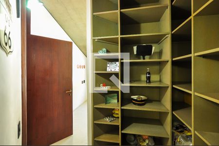 Casa à venda com 550m², 4 quartos e 4 vagas Casa à venda com 550m², 4 quartos e 4 vagasCloset da suíte 2