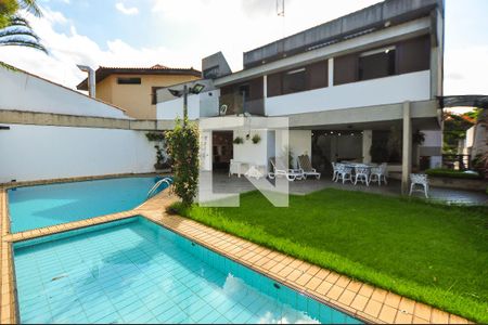Casa à venda com 550m², 4 quartos e 4 vagas Casa à venda com 550m², 4 quartos e 4 vagasFachada
