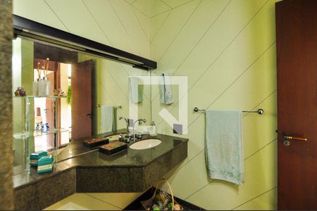 Casa à venda com 550m², 4 quartos e 4 vagas Casa à venda com 550m², 4 quartos e 4 vagasBanheiro Corredor