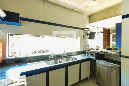 Casa à venda com 550m², 4 quartos e 4 vagas Casa à venda com 550m², 4 quartos e 4 vagasCozinha