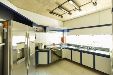 Casa à venda com 550m², 4 quartos e 4 vagas Casa à venda com 550m², 4 quartos e 4 vagasCozinha