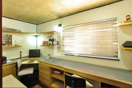 Casa à venda com 550m², 4 quartos e 4 vagas Casa à venda com 550m², 4 quartos e 4 vagasEscritório