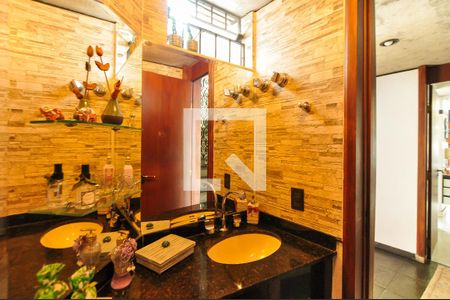 Casa à venda com 550m², 4 quartos e 4 vagas Casa à venda com 550m², 4 quartos e 4 vagasLavabo