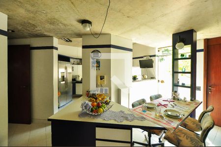 Casa à venda com 550m², 4 quartos e 4 vagas Casa à venda com 550m², 4 quartos e 4 vagasCozinha