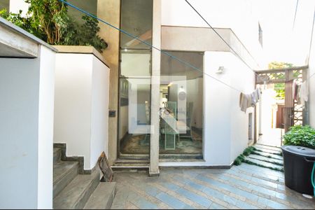 Casa à venda com 550m², 4 quartos e 4 vagas Casa à venda com 550m², 4 quartos e 4 vagasQuintal