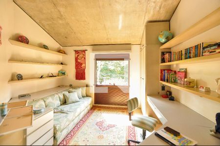 Casa à venda com 550m², 4 quartos e 4 vagas Casa à venda com 550m², 4 quartos e 4 vagasQuarto