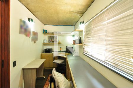 Casa à venda com 550m², 4 quartos e 4 vagas Casa à venda com 550m², 4 quartos e 4 vagasEscritório