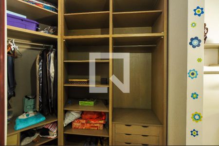 Casa à venda com 550m², 4 quartos e 4 vagas Casa à venda com 550m², 4 quartos e 4 vagasCloset da suíte 1