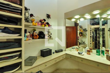 Casa à venda com 550m², 4 quartos e 4 vagas Casa à venda com 550m², 4 quartos e 4 vagasCloset da suíte 3