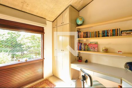 Casa à venda com 550m², 4 quartos e 4 vagas Casa à venda com 550m², 4 quartos e 4 vagasQuarto