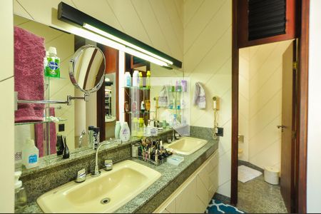 Casa à venda com 550m², 4 quartos e 4 vagas Casa à venda com 550m², 4 quartos e 4 vagasBanheiro da Suíte 3