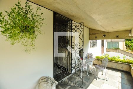 Casa à venda com 550m², 4 quartos e 4 vagas Casa à venda com 550m², 4 quartos e 4 vagasVaranda da Sala Íntima