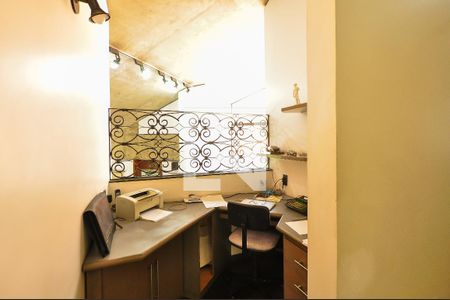 Casa à venda com 550m², 4 quartos e 4 vagas Casa à venda com 550m², 4 quartos e 4 vagasCorredor