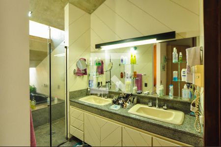 Casa à venda com 550m², 4 quartos e 4 vagas Casa à venda com 550m², 4 quartos e 4 vagasBanheiro da Suíte 3