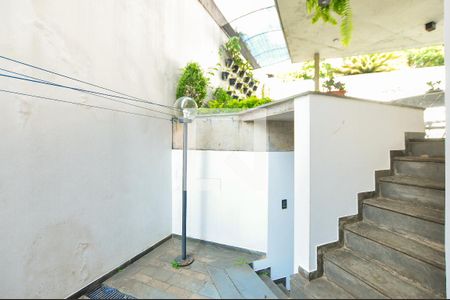 Casa à venda com 550m², 4 quartos e 4 vagas Casa à venda com 550m², 4 quartos e 4 vagasQuintal