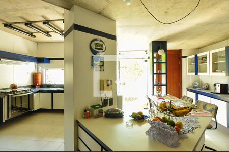 Casa à venda com 550m², 4 quartos e 4 vagas Casa à venda com 550m², 4 quartos e 4 vagasCozinha