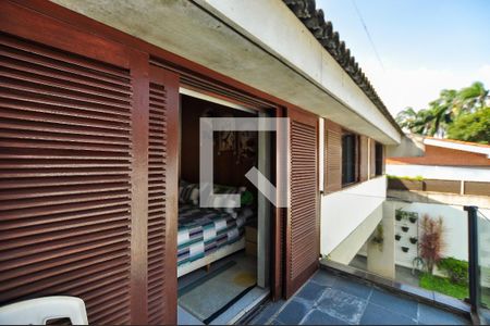 Casa à venda com 550m², 4 quartos e 4 vagas Casa à venda com 550m², 4 quartos e 4 vagasVaranda da Suíte 3