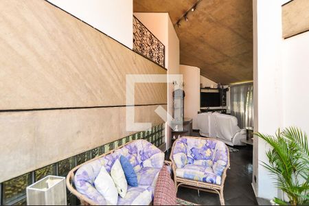 Casa à venda com 550m², 4 quartos e 4 vagas Casa à venda com 550m², 4 quartos e 4 vagasSala Jardim de Inverno