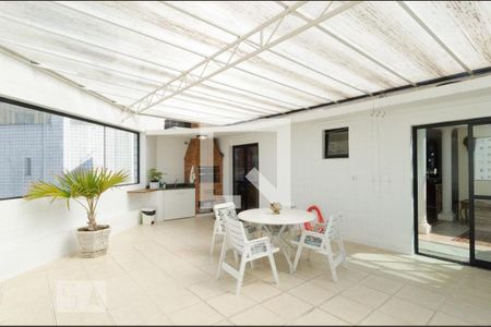 Apartamento à venda com 120m², 3 quartos e 2 vagas Apartamento à venda com 120m², 3 quartos e 2 vagasÁrea comum - Churrasqueira