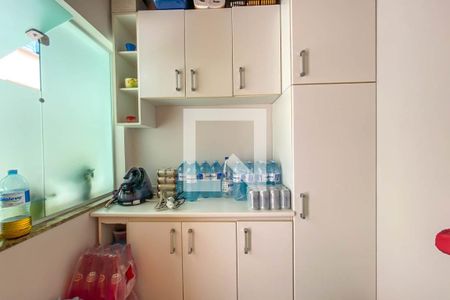 Casa à venda com 272m², 4 quartos e 3 vagas Casa à venda com 272m², 4 quartos e 3 vagasQuarto de Serviço