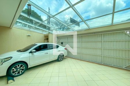 Casa à venda com 272m², 4 quartos e 3 vagas Casa à venda com 272m², 4 quartos e 3 vagasGaragem