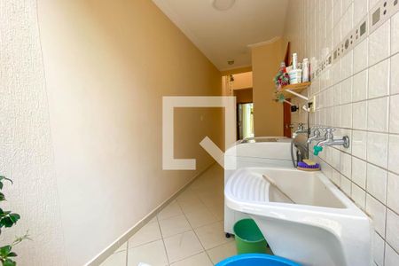 Casa à venda com 272m², 4 quartos e 3 vagas Casa à venda com 272m², 4 quartos e 3 vagasÁrea de Serviço