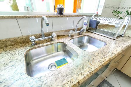 Casa à venda com 272m², 4 quartos e 3 vagas Casa à venda com 272m², 4 quartos e 3 vagasCozinha