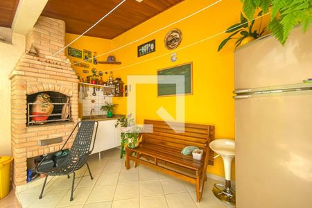 Casa à venda com 272m², 4 quartos e 3 vagas Casa à venda com 272m², 4 quartos e 3 vagasQuintal e Churrasqueira